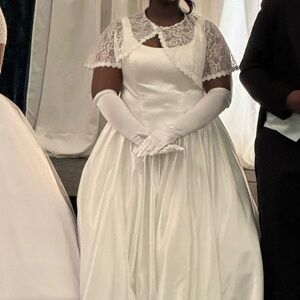 Elegant White Lace Wedding Dress